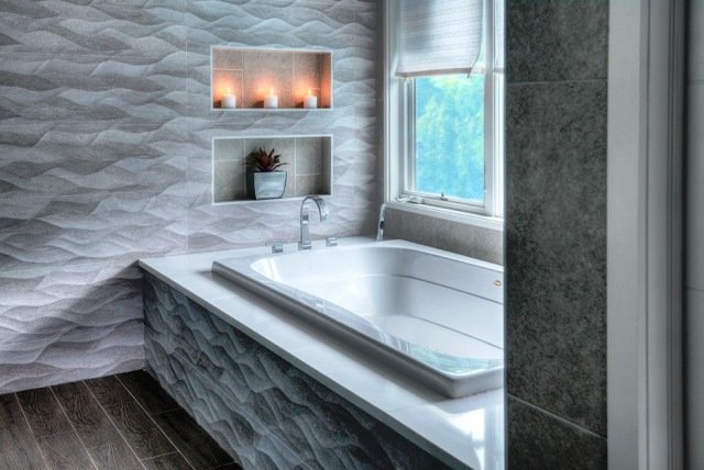 Soaker tub with window